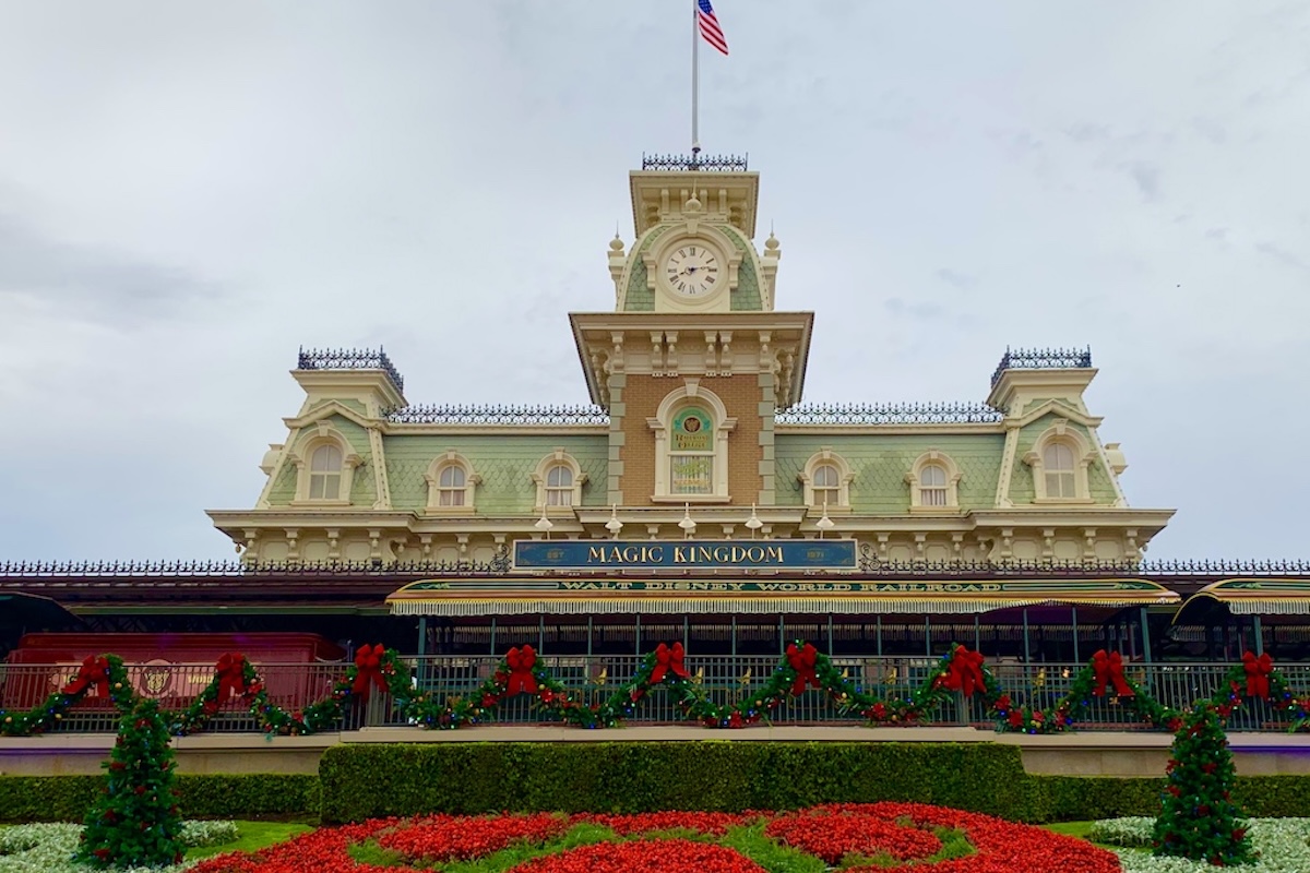 Magic Kingdom Main Street Christmas Day
