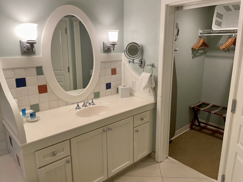 Master bathroom vanity and welk-in closet