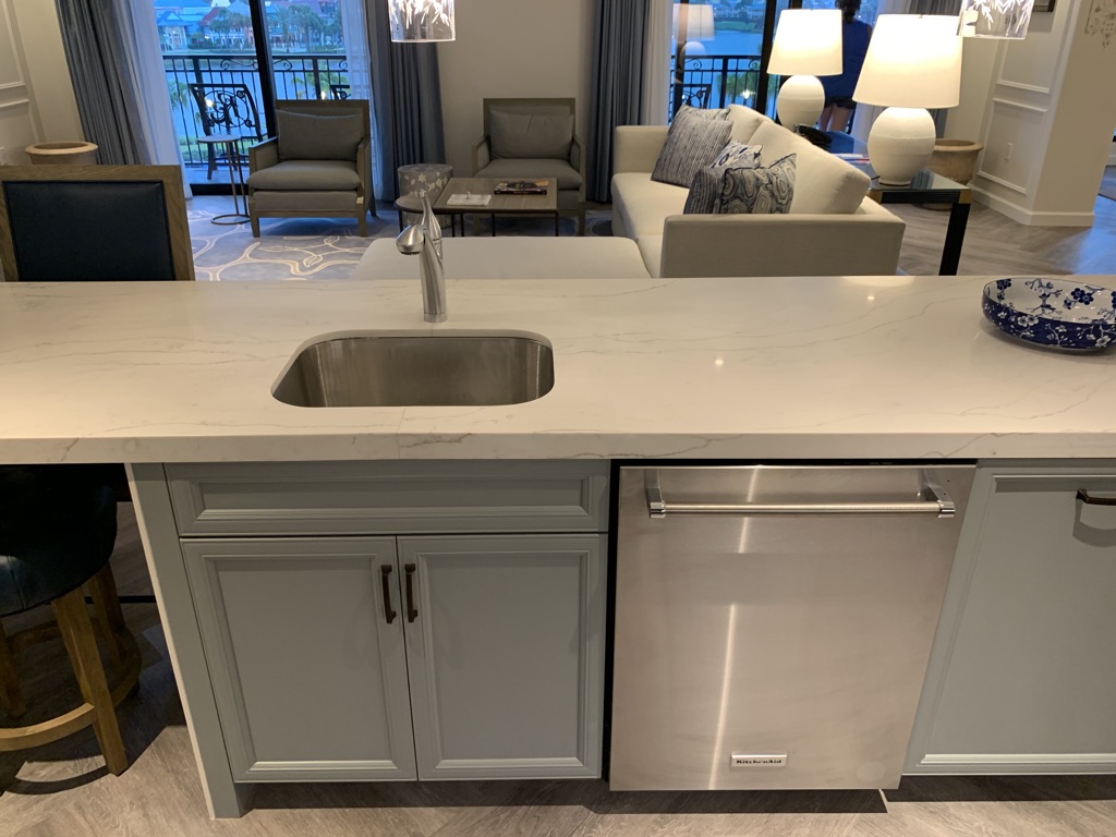 Kitchen island with sink and dishwasher