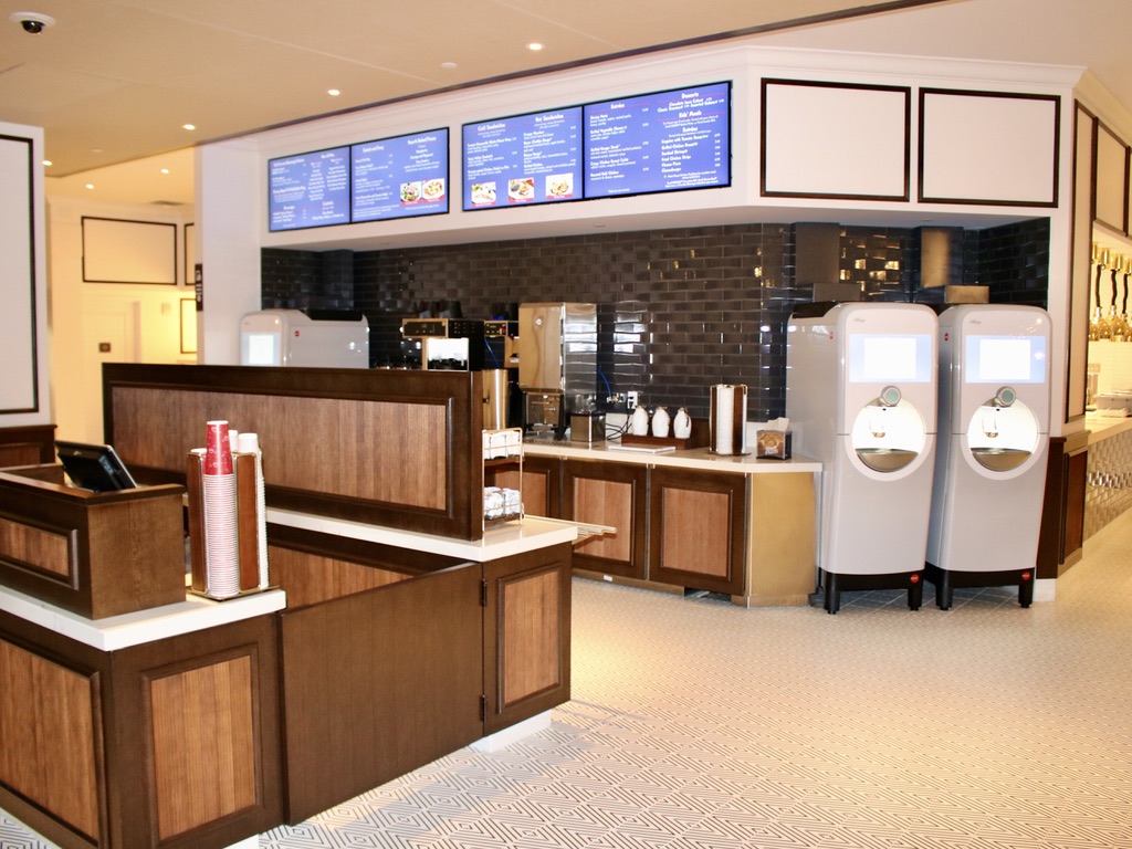 Primo Piatto cashier and beverage stations