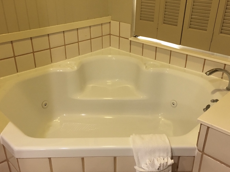 Whirlpool tub