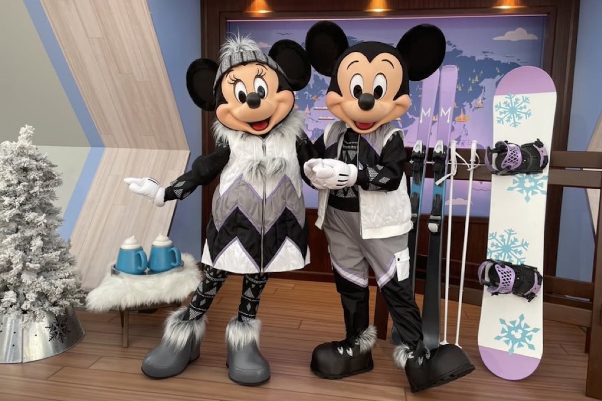 ImaginAtrium Membership Magic Beyond Evening Mickey Minnie 2025 Ski