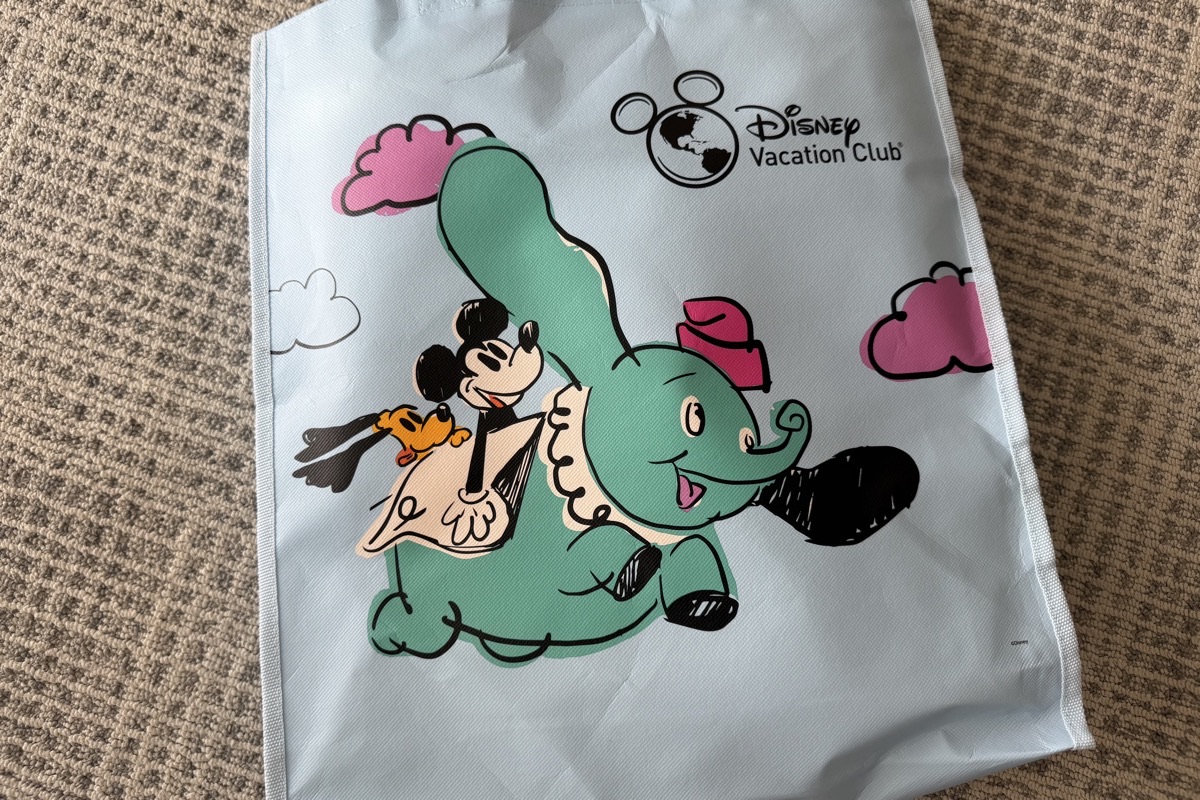 Disney Vacation Club Welcome Home Weeks Tote Front 2025