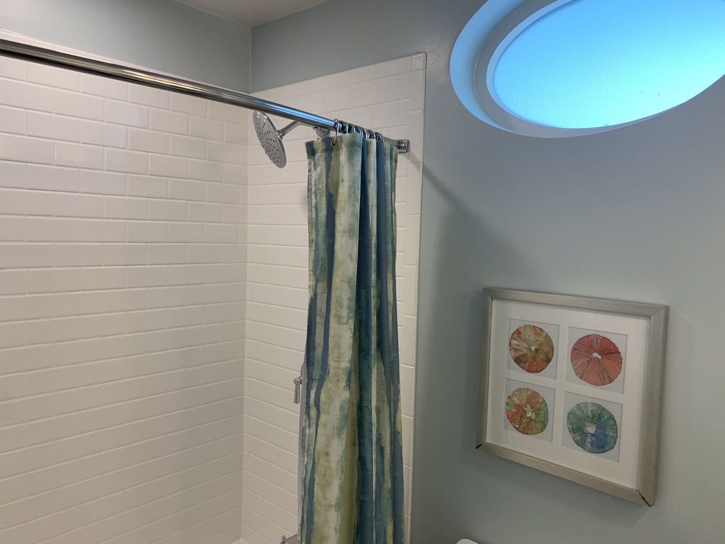 Studio bathroom tub and shower