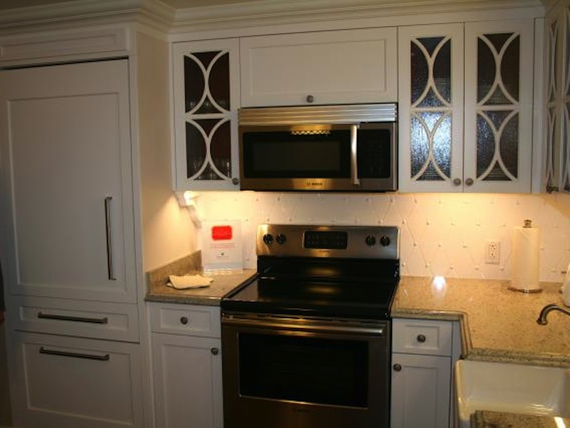Kitchen Stove and Refrigerator