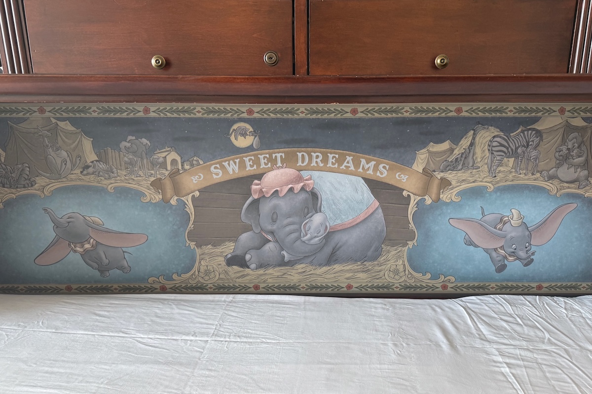 Twin Murphy bed art detail